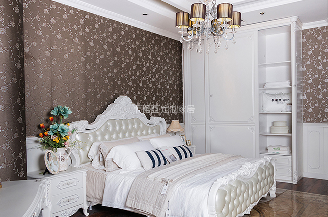 平開門衣柜怎么樣？平開門衣柜的優(yōu)缺點(diǎn)有哪些？